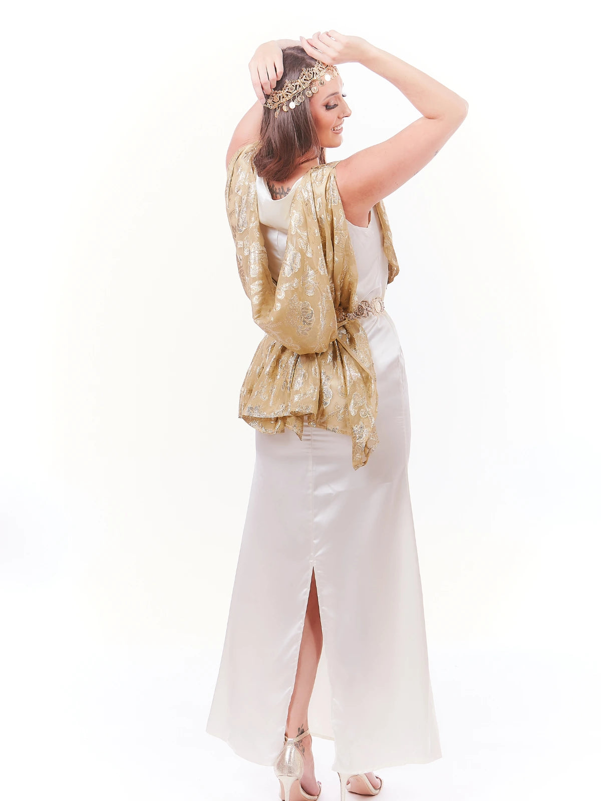 Robe algérienne Chaoui Izza et bijoux traditionnels