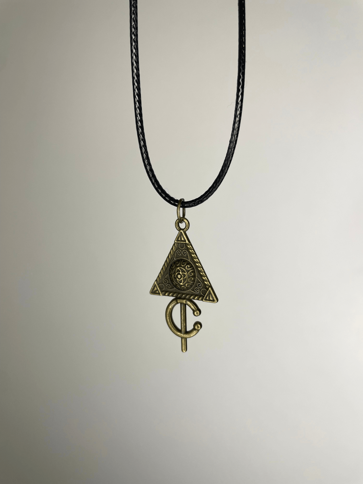 Collier Afzim en cuir tressé à fibule berbère