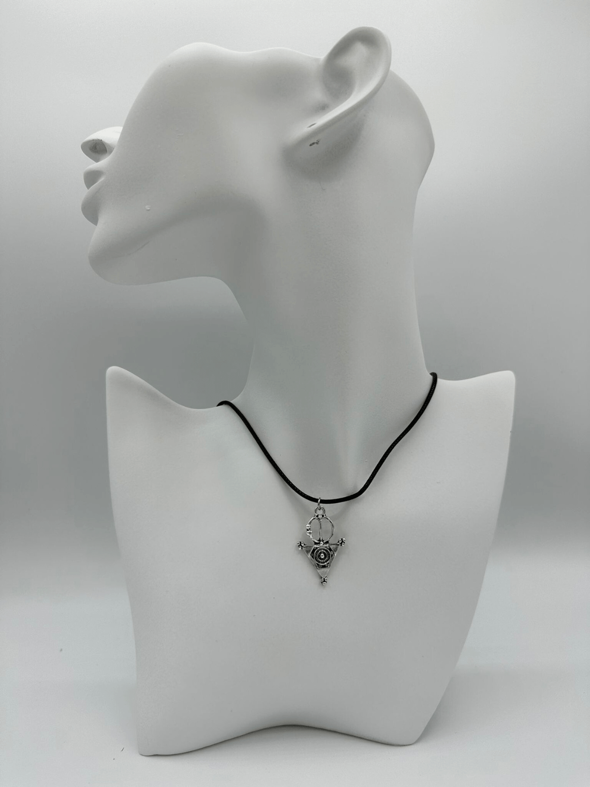 Collier Tiseghnest à fibule berbère
