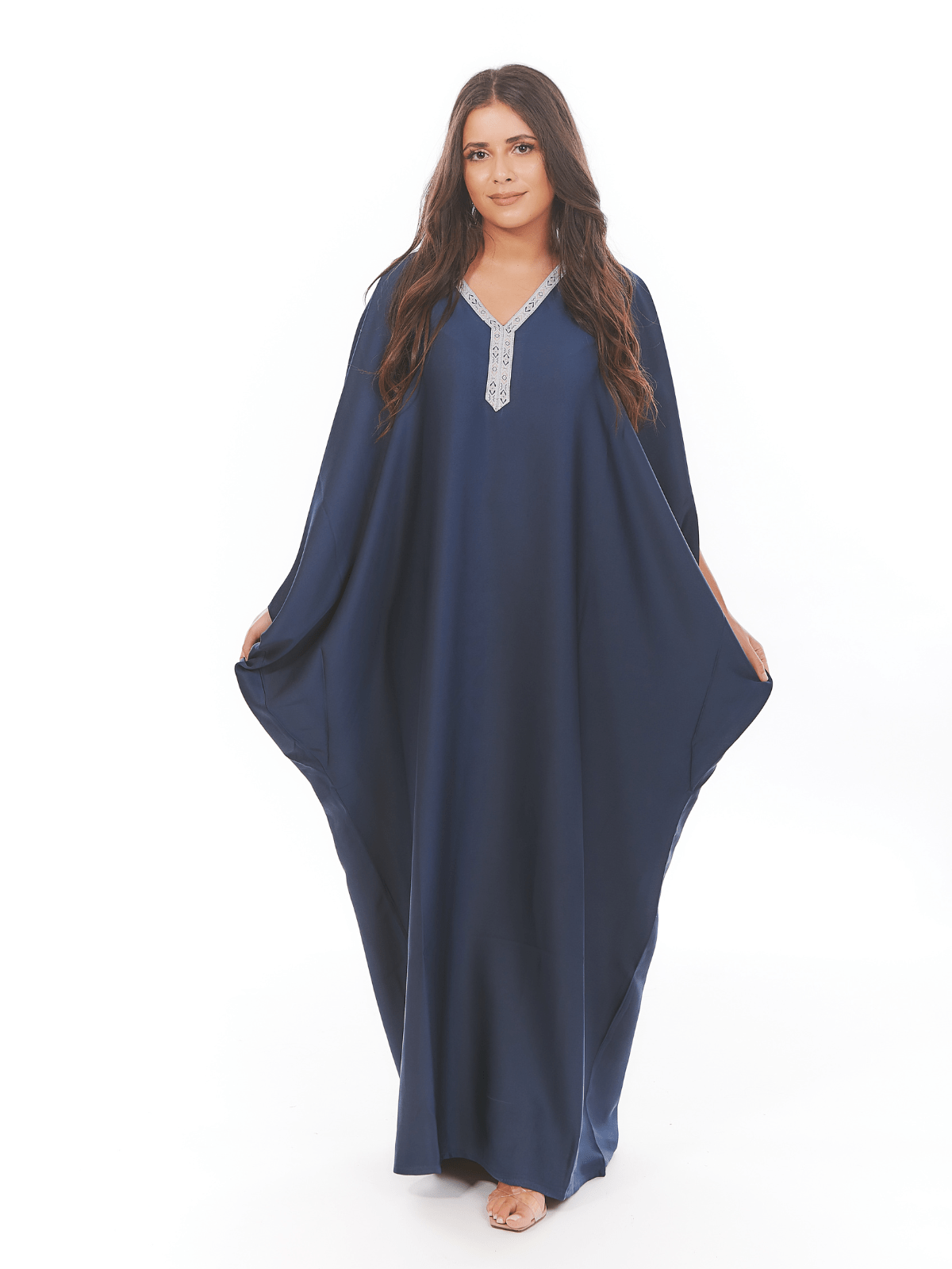 Robe d'hôtesse Amira à manches papillon épaules fendues