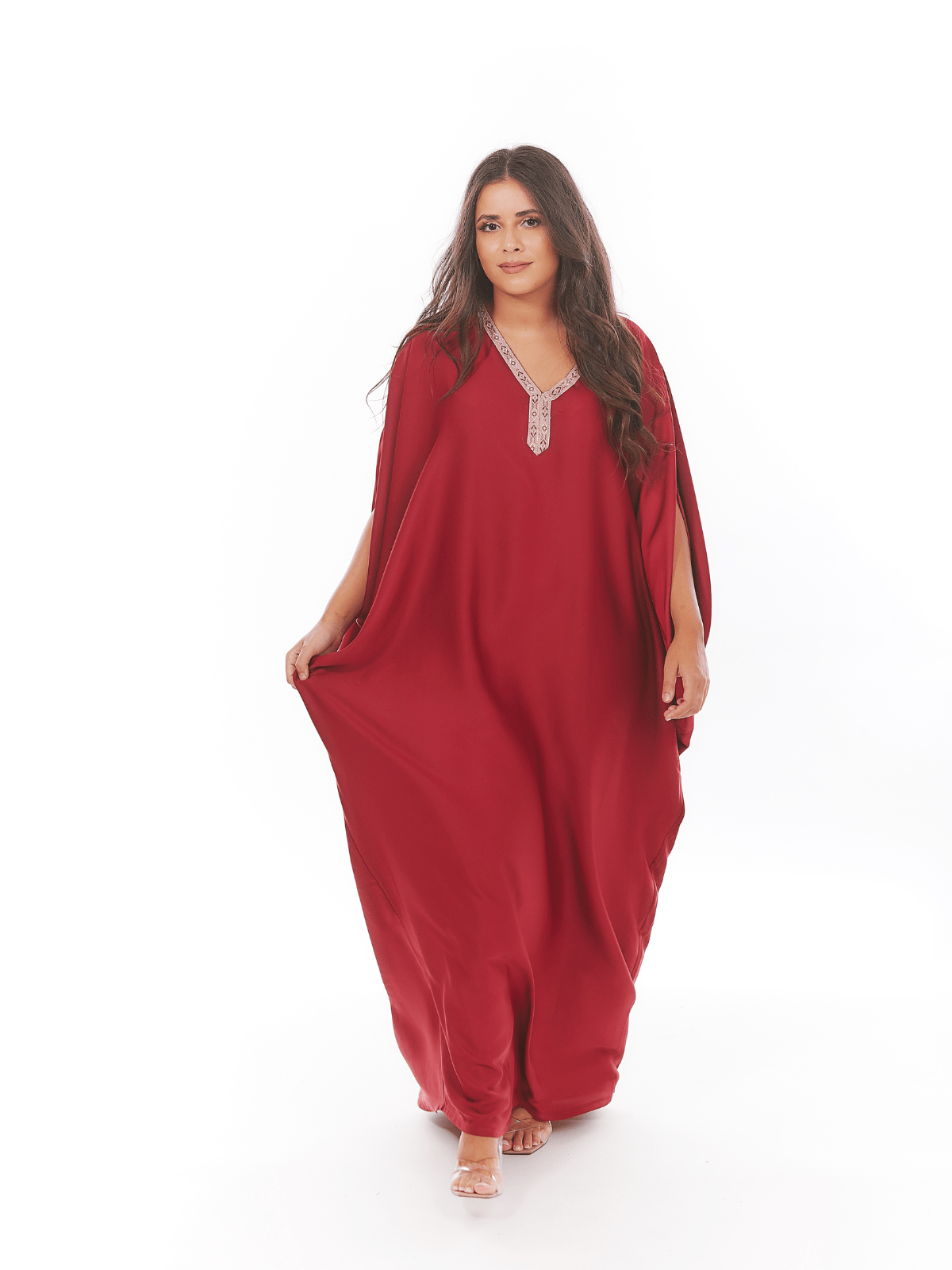 Robe d'hôtesse Amira à manches papillon épaules fendues