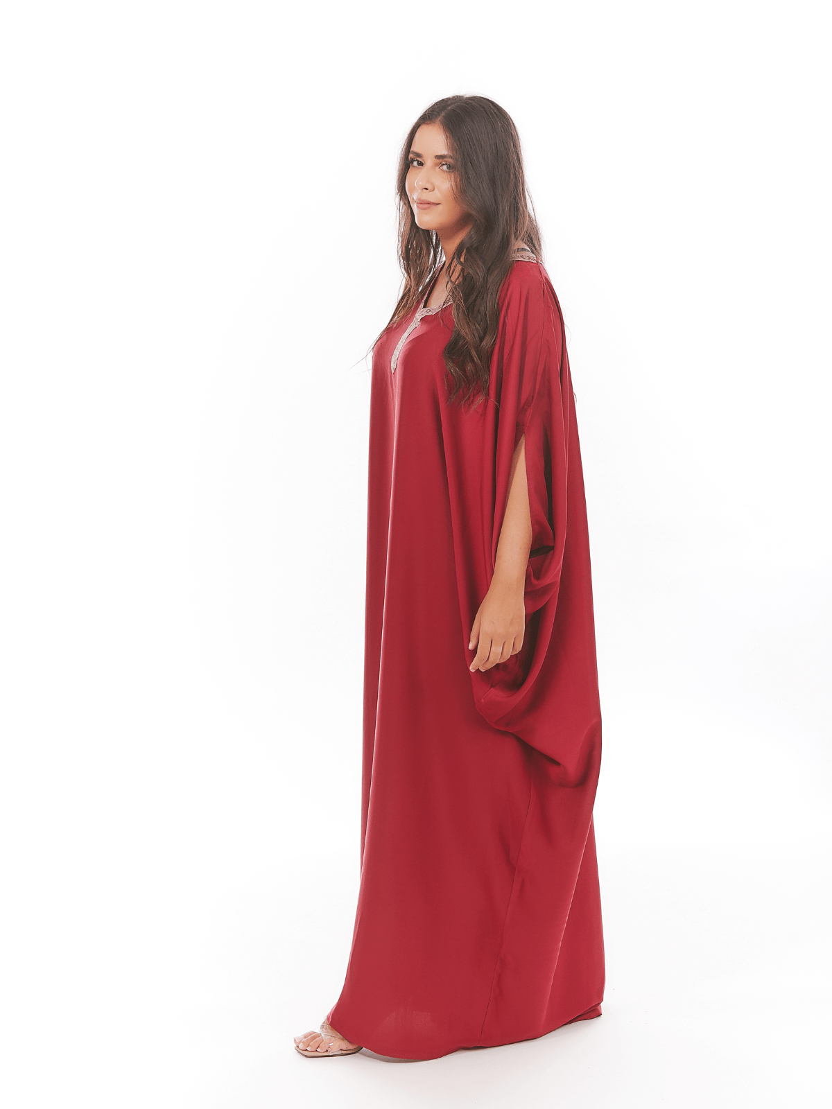 Robe d'hôtesse Amira à manches papillon épaules fendues