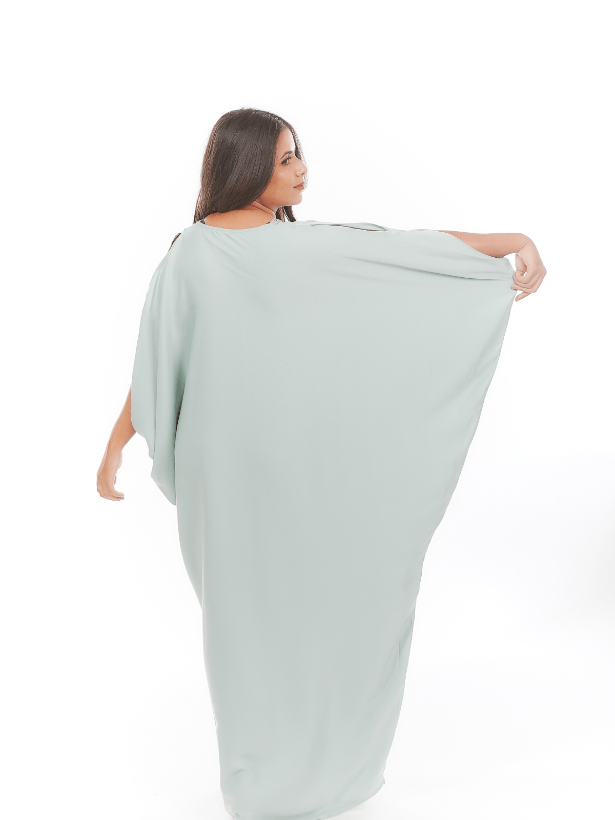 Robe d'hôtesse Amira à manches papillon épaules fendues