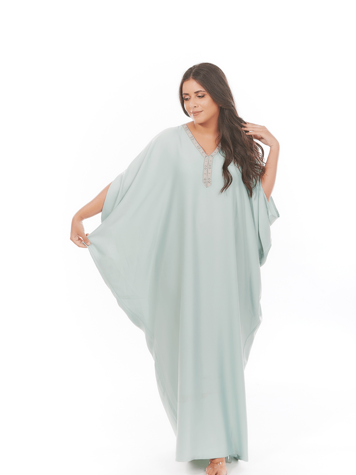 Robe d'hôtesse Amira à manches papillon épaules fendues